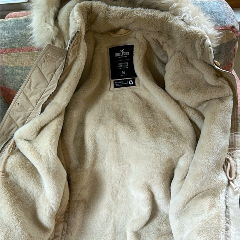 Beautiful never worn, sent as gift but was not received returned to me.  No tags